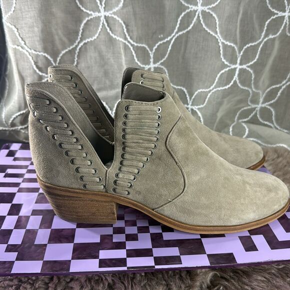 (B) Vince Camuto Pevista Women's Taupe Suede Booties Women's Size 8.5 - Picture 5 of 14